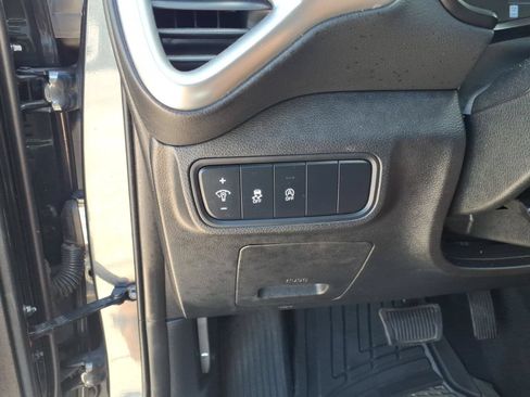 Used 2024 Kia Soul LX w/ Option Group 015 FWD image 17