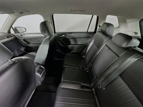 Used 2024 Volkswagen Tiguan SE AWD/4WD image 11