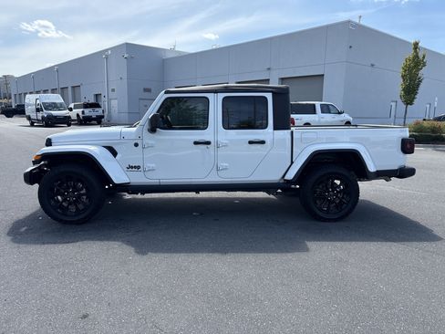 Used 2025 Jeep Gladiator Sport AWD/4WD image 6