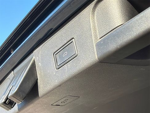 Used 2022 Volkswagen Atlas SE w/ Panoramic Sunroof Package image 9