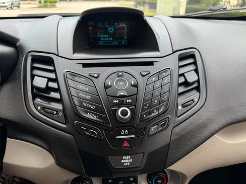 Used 2017 Ford Fiesta SE FWD image 24