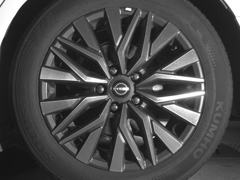 Used 2025 Nissan Altima 2.5 SV FWD image 14