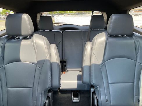 Used 2023 Buick Enclave Essence w/ Experience Buick Package AWD/4WD image 32