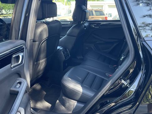 Used 2019 Porsche Macan S AWD/4WD image 22