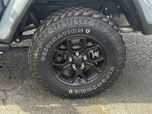 Certified 2024 Jeep Gladiator Sport image 11