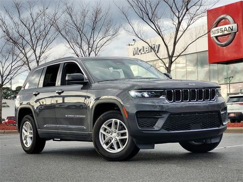 Used 2025 Jeep Grand Cherokee Laredo X image 20
