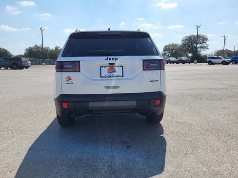 New 2026 Jeep Cherokee Laredo image 4