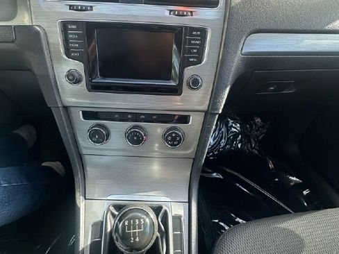 Used 2015 Volkswagen Golf Launch Edition image 21