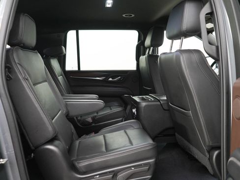 Used 2022 GMC Yukon XL Denali AWD/4WD image 13
