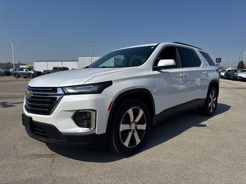 Used 2023 Chevrolet Traverse LT w/ LT Premium Package image 2