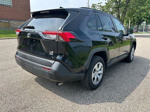 Used 2021 Toyota RAV4 LE AWD/4WD image 4