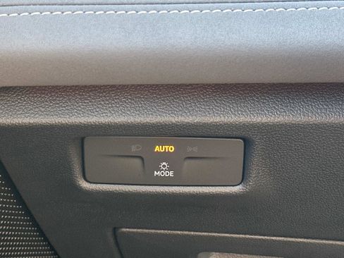 New 2025 Volkswagen Tiguan SE image 27