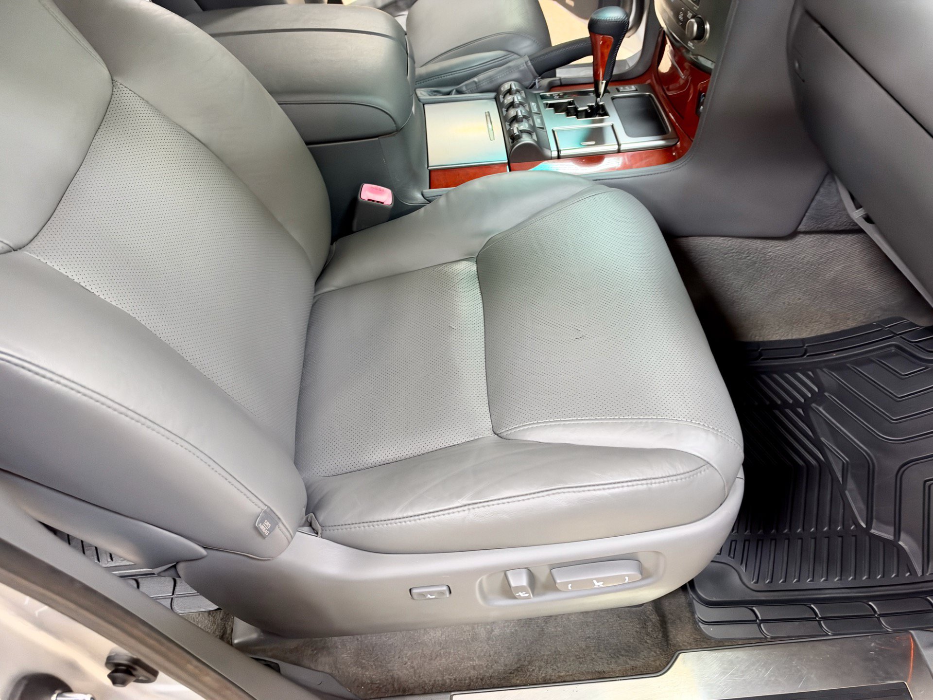 Used 2010 Lexus LX 570 4WD image 24
