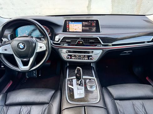 Used 2022 BMW 740i image 38