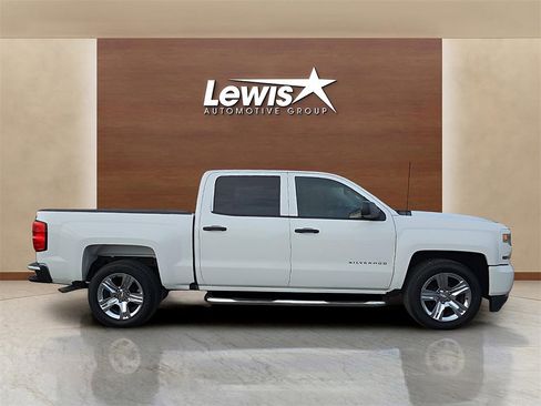 Used 2018 Chevrolet Silverado 1500 Custom w/ Custom Value Package image 5