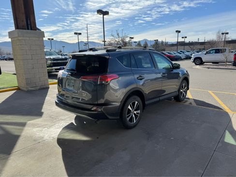 Used 2018 Toyota RAV4 XLE image 4