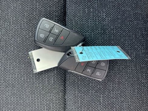 Used 2025 Chevrolet Traverse LT image 35