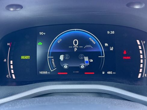 Used 2025 Toyota Camry SE w/ Convenience Package FWD image 13
