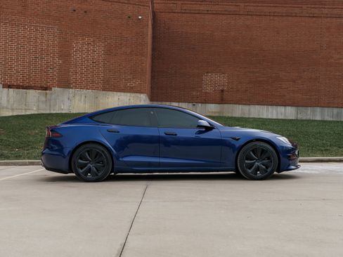 Used 2023 Tesla Model S Standard Range image 3