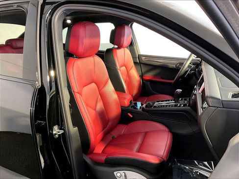 Certified 2024 Porsche Macan S AWD/4WD image 18