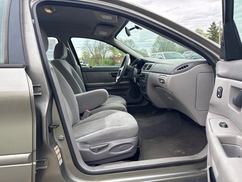 Used 2004 Ford Taurus SE FWD image 11