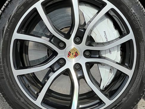 Used 2021 Porsche Cayenne Turbo image 17