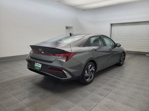 Used 2025 Hyundai Elantra Sport image 9