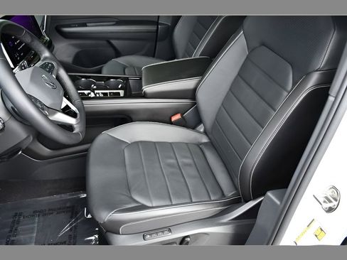 Used 2024 Volkswagen Atlas Cross Sport SEL R-Line AWD/4WD image 13