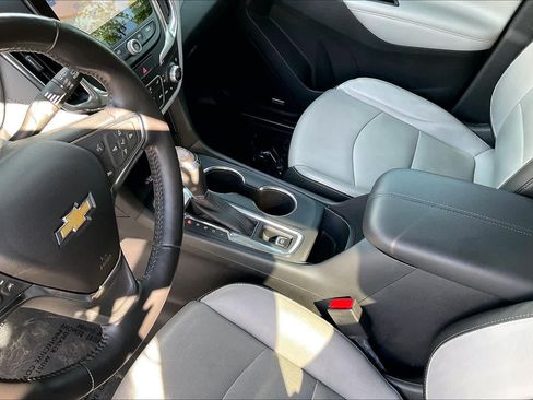 Used 2020 Chevrolet Equinox Premier FWD image 17