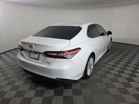Used 2018 Toyota Camry XLE image 5