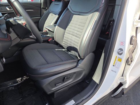 Used 2025 Ford Explorer ST-Line w/ ST-Line Street Pack AWD/4WD image 21