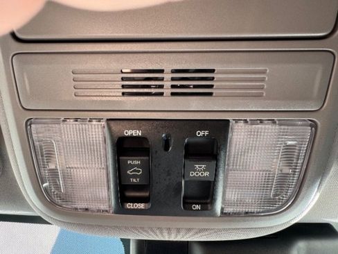 Used 2018 Honda Odyssey EX-L image 39