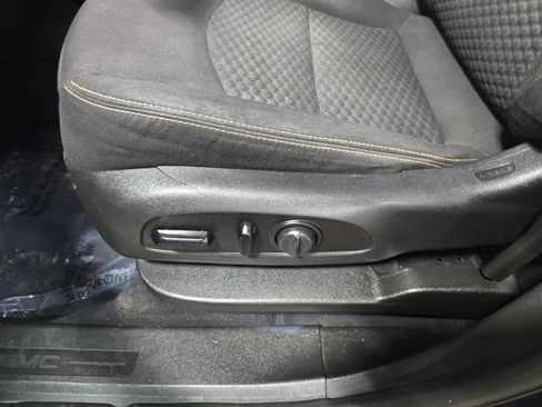 Used 2018 GMC Terrain SLE w/ Driver Convenience Package image 31