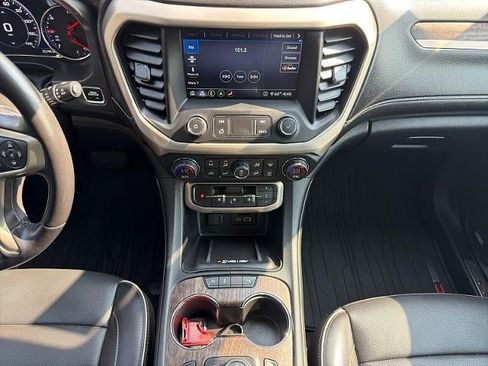 Used 2020 GMC Acadia Denali w/ Denali Ultimate Package AWD/4WD image 18