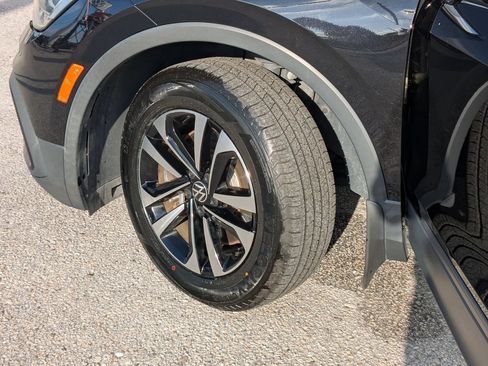 Used 2022 Volkswagen Tiguan S FWD image 33
