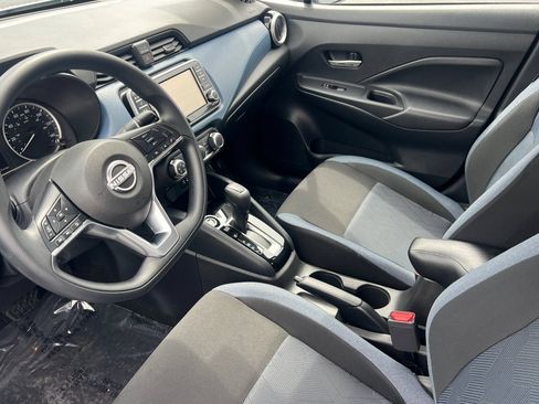 Used 2025 Nissan Versa SV FWD image 7