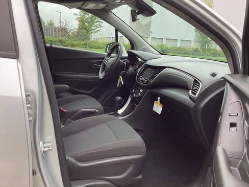Used 2020 Chevrolet Trax LS w/ Tint and Cruise Package FWD image 11