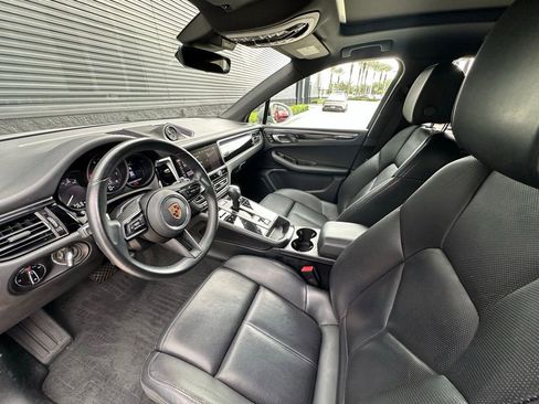 Certified 2024 Porsche Macan AWD/4WD image 4