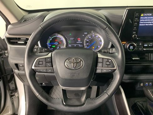 Used 2022 Toyota Highlander XLE AWD/4WD image 21