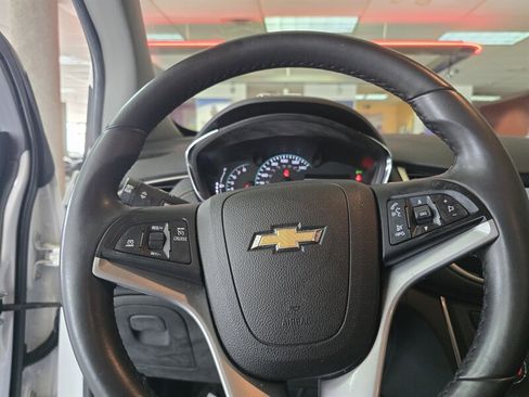 Used 2018 Chevrolet Trax LT w/ Sun & Sound Package FWD image 26