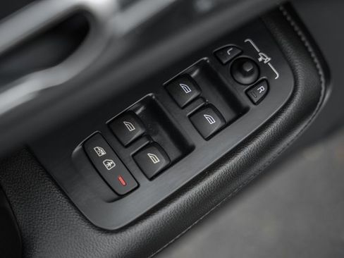 Certified 2022 Volvo S60 B5 Momentum w/ Premium Package image 35