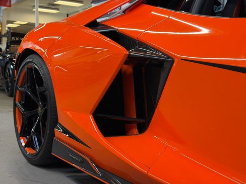Used 2024 Lamborghini Revuelto image 21