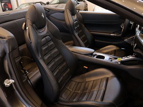 Certified 2019 Ferrari Portofino image 32