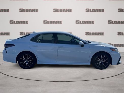 Used 2024 Toyota Camry SE image 6