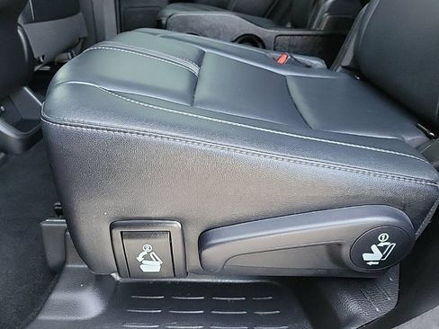 Used 2017 Toyota Highlander SE AWD/4WD image 14