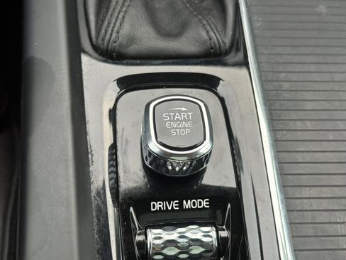 Used 2019 Volvo XC60 T5 Momentum w/ Protection Package Premier image 22