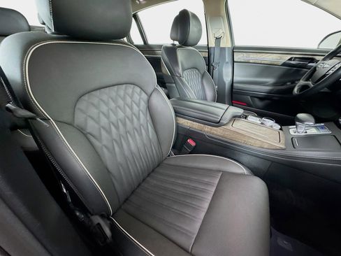 Used 2020 Genesis G90 3.3T Premium image 31