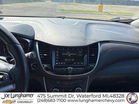 Used 2018 Chevrolet Trax LT w/ LT Convenience Package AWD/4WD image 14