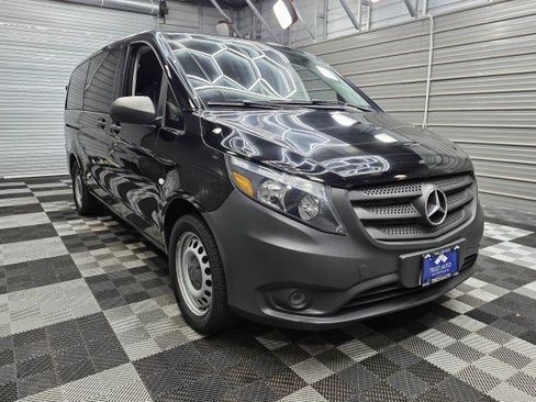 Used 2018 Mercedes-Benz Metris Passenger image 5