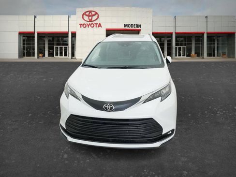 New 2026 Toyota Sienna XLE FWD image 6